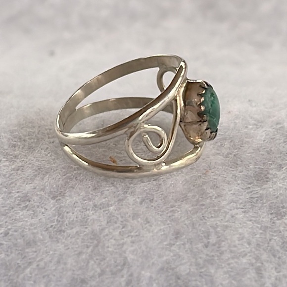 Green Malachite & Sterling Ring - Picture 2 of 5